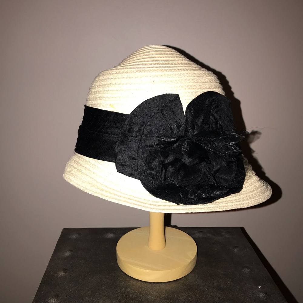 Stylish Toucan Collection New York hat